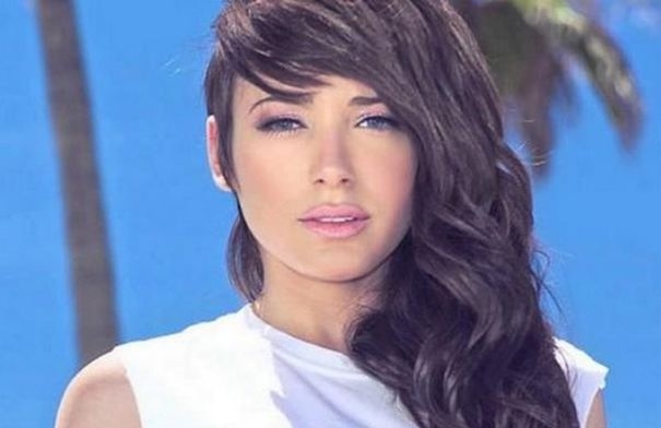 ساندي تكشف عن مغامرة تامر حسني معها