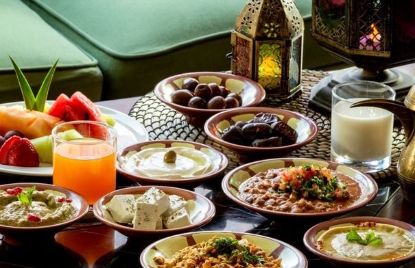 تجنب العطش في رمضان: 4 أطعمة يجب الابتعاد عنها في السحور!