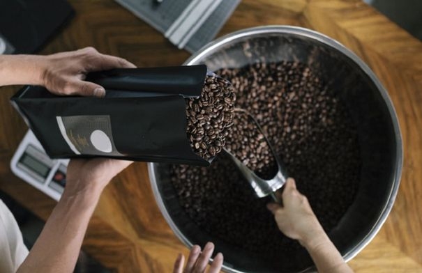 سحب عبوات قهوة من الأسواق الأمريكية بسبب خطأ في الملصق