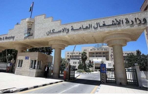 أسرة وزارة الأشغال العامة والإسكان تهنئ بحلول عيد الفطر...