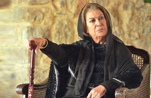 بعد فراق طويل.. لقاء مؤثر بين النجمة السورية منى واصف...