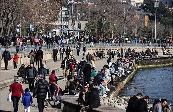 لماذا ترتفع الحرارة في الأماكن المزدحمة؟ طبيب يجيب