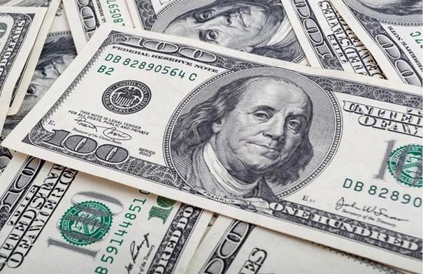 الدولار يرتفع على نطاق واسع مقابل العملات الرئيسية
