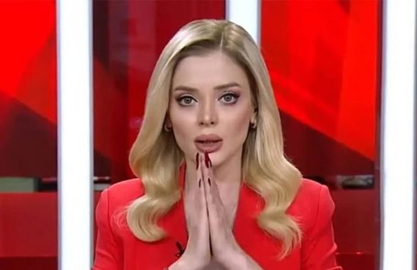 مذيعة تركية تثير تعاطف الجمهور بتماسكها في أثناء...