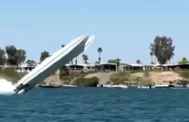 فيديو صادم.. قارب يتحطم في الهواء خلال محاولة تحطيم رقم...