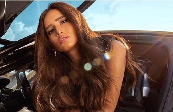 زينة تشعل مواقع التواصل برسالة غامضة.. من تقصد؟