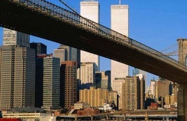 اصطدام سفينة حربية مكسيكية بجسر بروكلين يسفر عن قتلى...