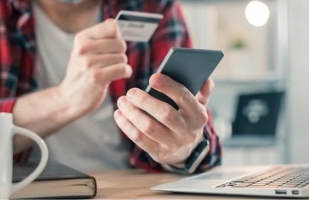 تحويلات إلكترونية تكسر حاجز المليار .. والشباب يقودون...