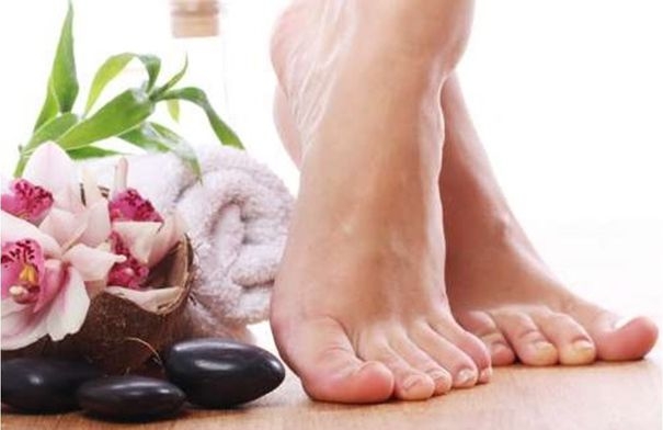 ماذا يحدث عند تدليك باطن القدمين بزيت المغنيسيوم كل...