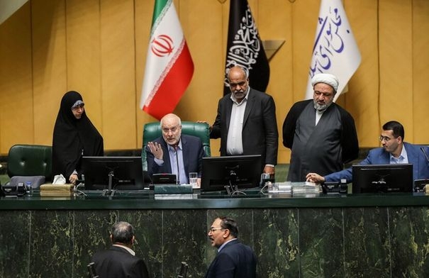 الشورى الإيراني يصادق على المعاهدة الاستراتيجية بين...