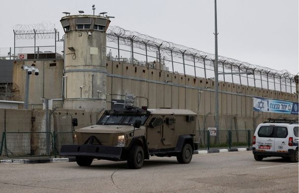 الاحتلال الإسرائيلي يفرج عن 10 معتقلين من قطاع غزة