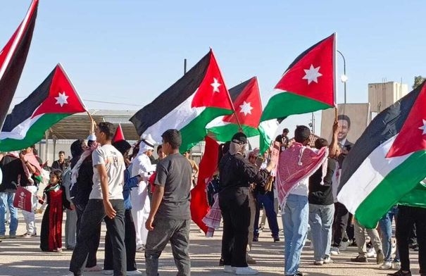 الزرقاء تتوشح بألوان المجد والكرامة بعيد الاستقلال الــ79