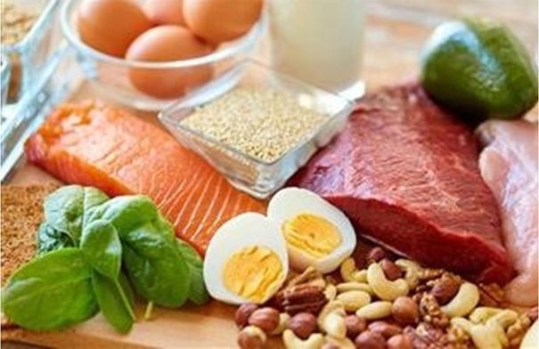 العضلات بعد الأربعين- 7 أطعمة غنية بالبروتين للحفاظ عليها