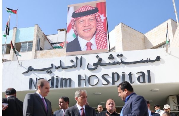 رئيس الوزراء في زيارة مفاجئة إلى مستشفى النديم في مأدبا