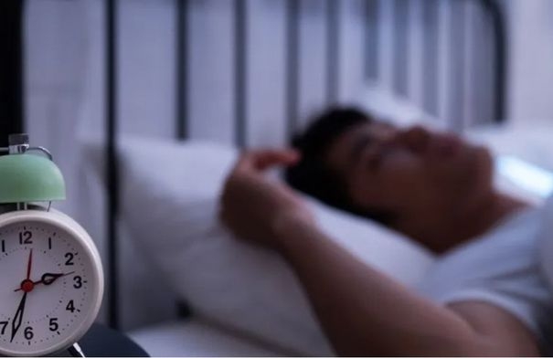 الغفوة القصيرة وسط النهار .. دراسة تحذر من "خطر كبير"