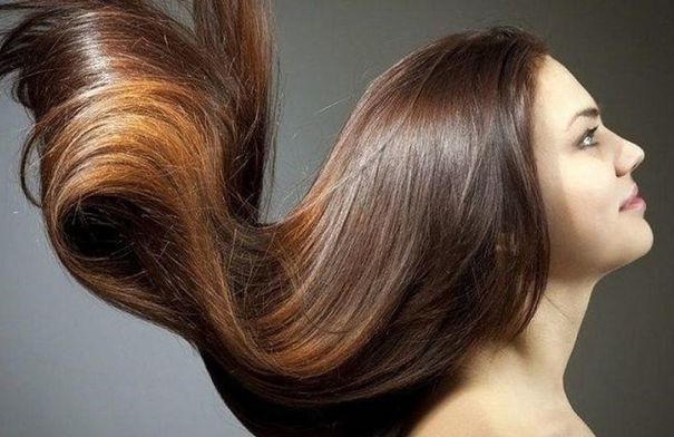 أسرع الزيوت لتطويل الشعر وتغذيته من الجذور حتى الأطراف