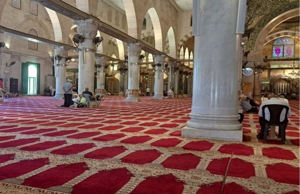 الاحتلال يغلق أبواب المسجد الأقصى ويمنع وصول المصلين...