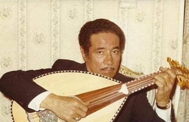بسبب منشور على فيسبوك.. أسرة محمد الموجي تلاحق فناناً...