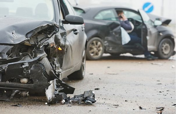 4 إصابات في 3 حوادث على الطرق الخارجية