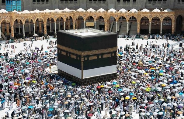 الحجاج المتعجلون يؤدون طواف الوداع بيسر وطمأنينة