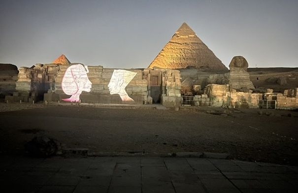 ساويرس يعلن عن مفاجأة مبهرة للعالم في منطقة الأهرامات