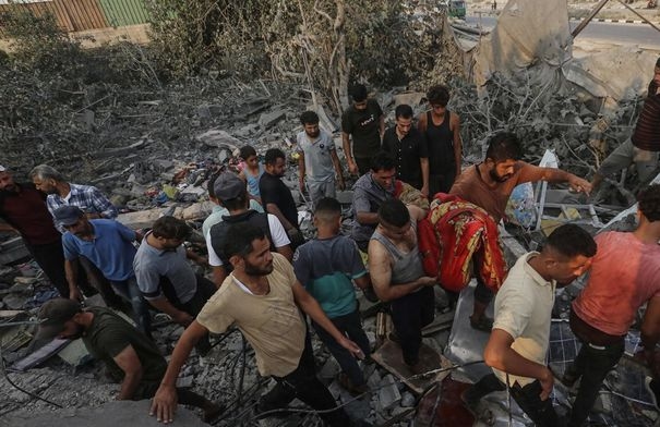 10 مصابين في استهداف لخيمة نازحين في دير البلح