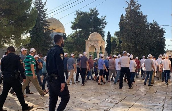 مستوطنون يقتحمون المسجد الأقصى بحماية شرطة الاحتلال