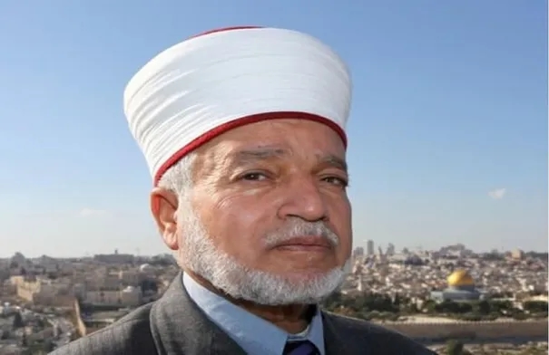 الاحتلال يصدر قرارا بإبعاد مفتي القدس 6 أشهر عن المسجد...