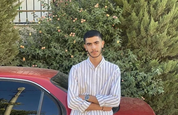 عبدالله الشراب يهنئ شقيقه عيسى بنجاحه في الثانوية العامة
