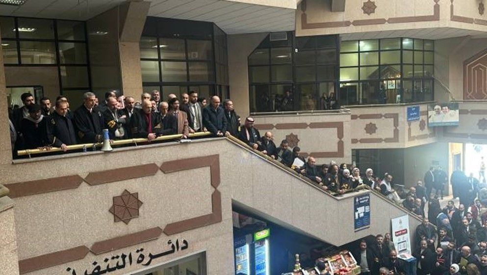 Bar association marches in support of King, symbolically suspends court proceedings - Jordan News