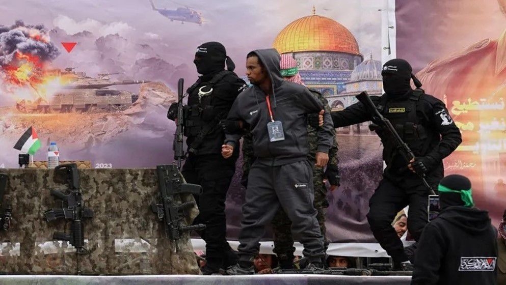 Resistance Hands Over Two Israeli Prisoners to the Red Cross - Jordan News