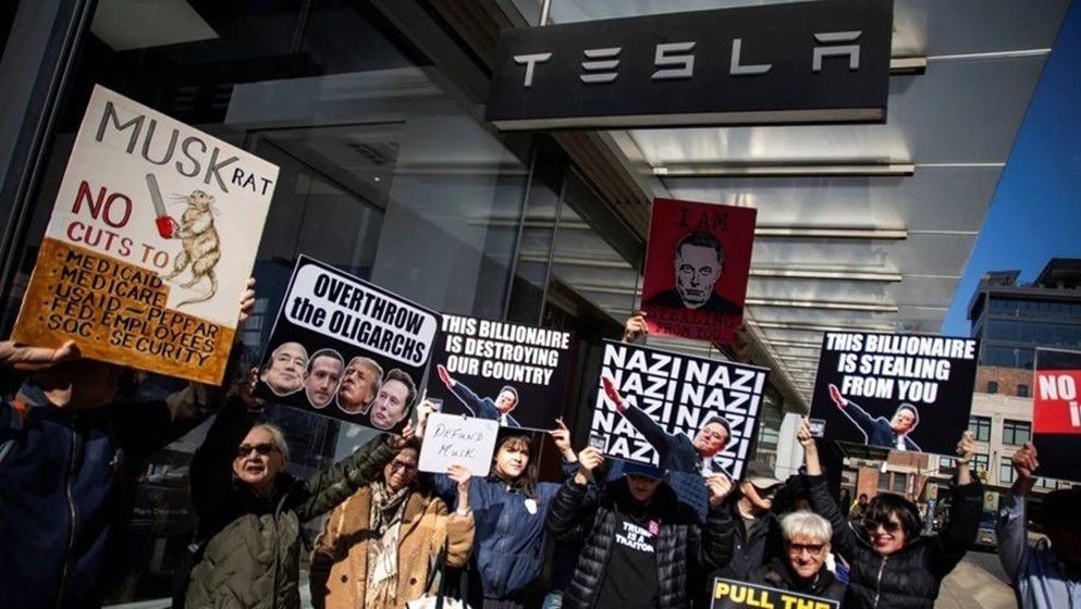 Protests Against Elon Musk Outside Tesla Headquarters in New York - Jordan News