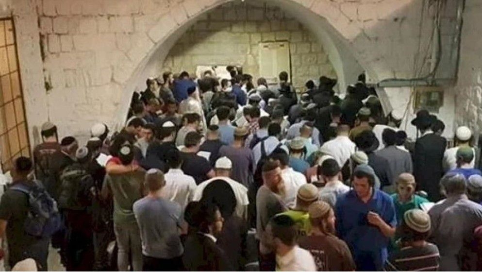 Hundreds of Settlers Storm "Joseph's Tomb" East of Nablus - Jordan News
