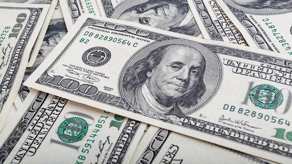 Dollar Declines Amid Financial Concerns