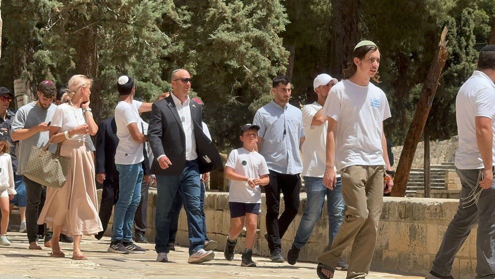 Hundreds of Extremist Settlers Storm Al-Aqsa Compound Under Heavy Israeli Police Protection - Jordan News