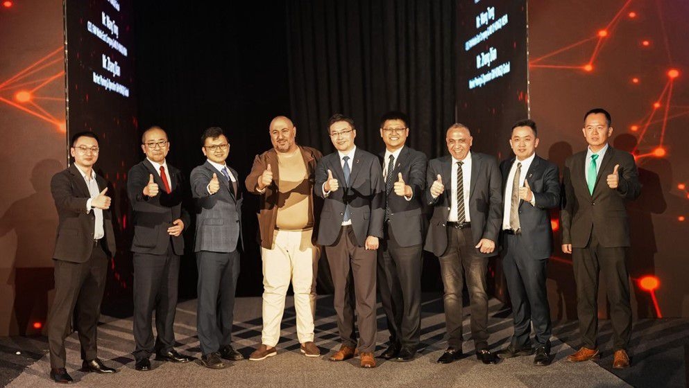 Akamas Automotive Unveils the All-New Electric EH7 and EHS7 Models of the Luxury Car Brand "Hongqi" - Jordan News