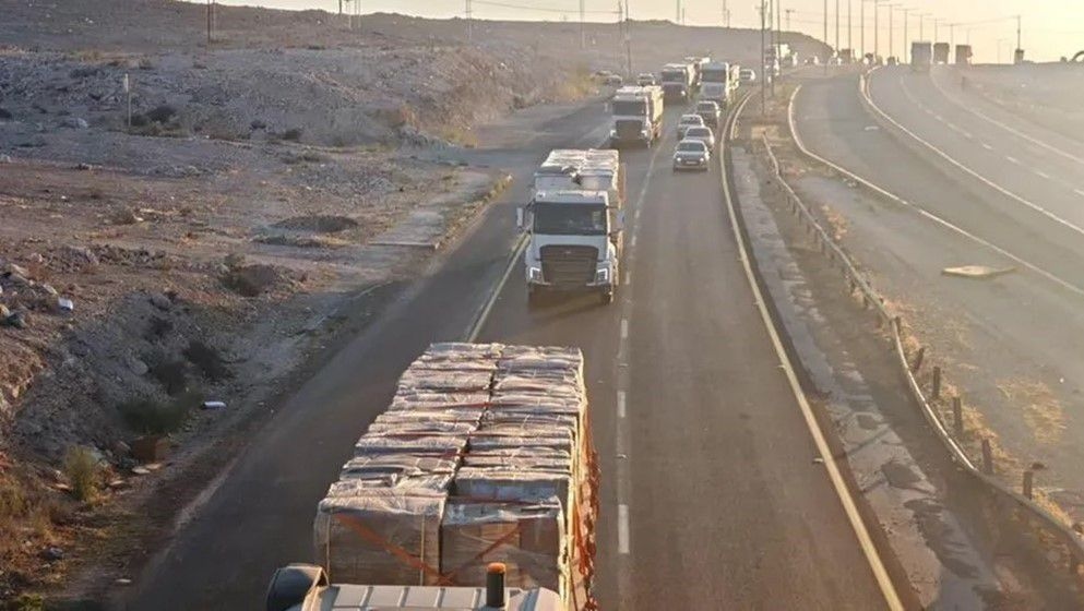 35 Aid Trucks Cross from Jordan into Northern Gaza for Direct Distribution - Jordan News