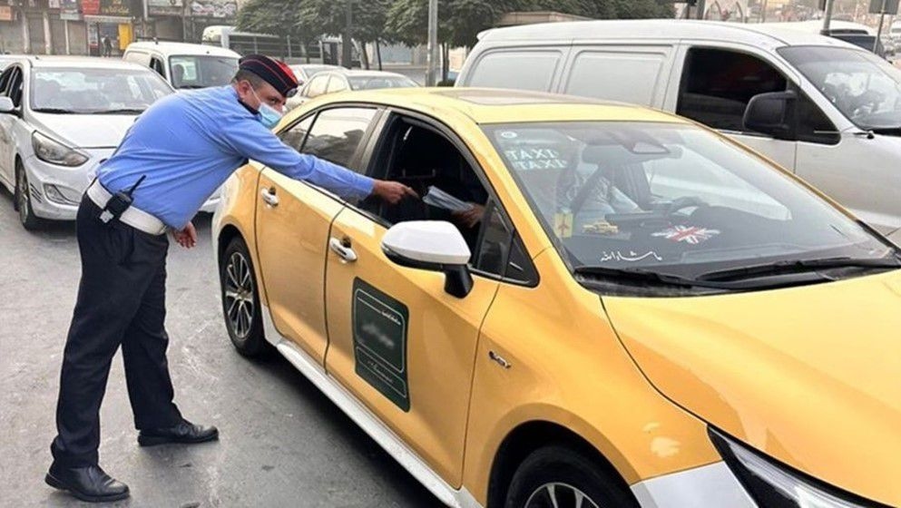 Traffic Department Distributes Masks to Passengers and Drivers of Public Vehicles - Jordan News