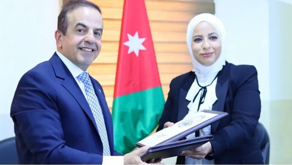 Agreement Signed Between Civil Status and Passports Department and Jordan Post to Deliver Electronic Passports