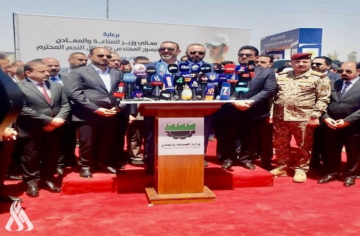 وزير الصناعة يضع حجر الأساس لمشروع إنتاج الأسمدة الفوسفاتية في القائم