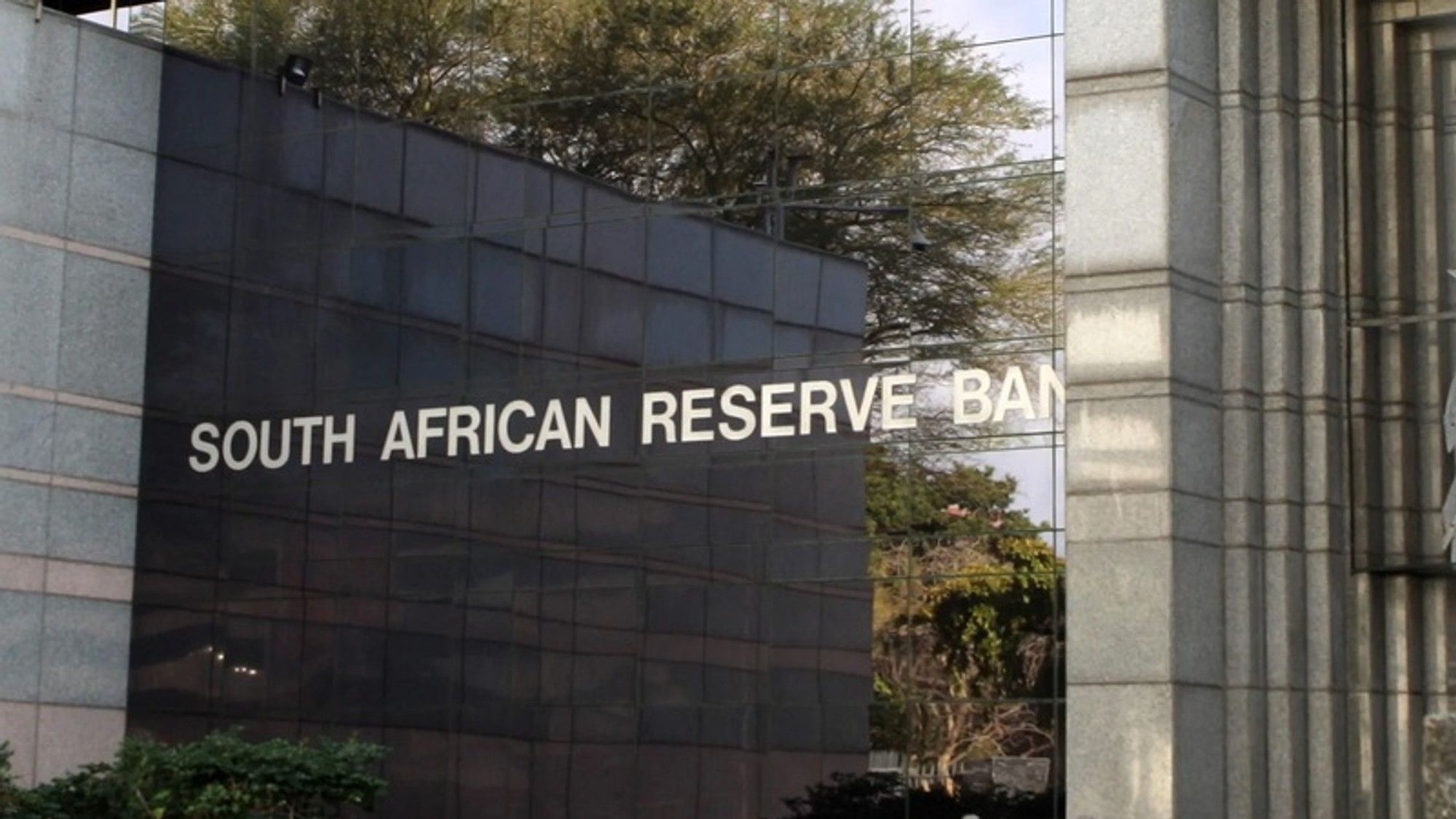Reserve Bank's interest rate cut: response to low inflation and economic challenges
