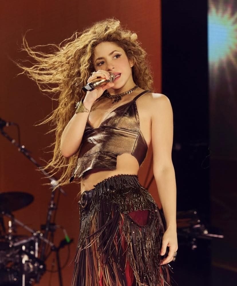 Shakira's viral stage fall: when the Queen of Dance turns a tumble into triumph