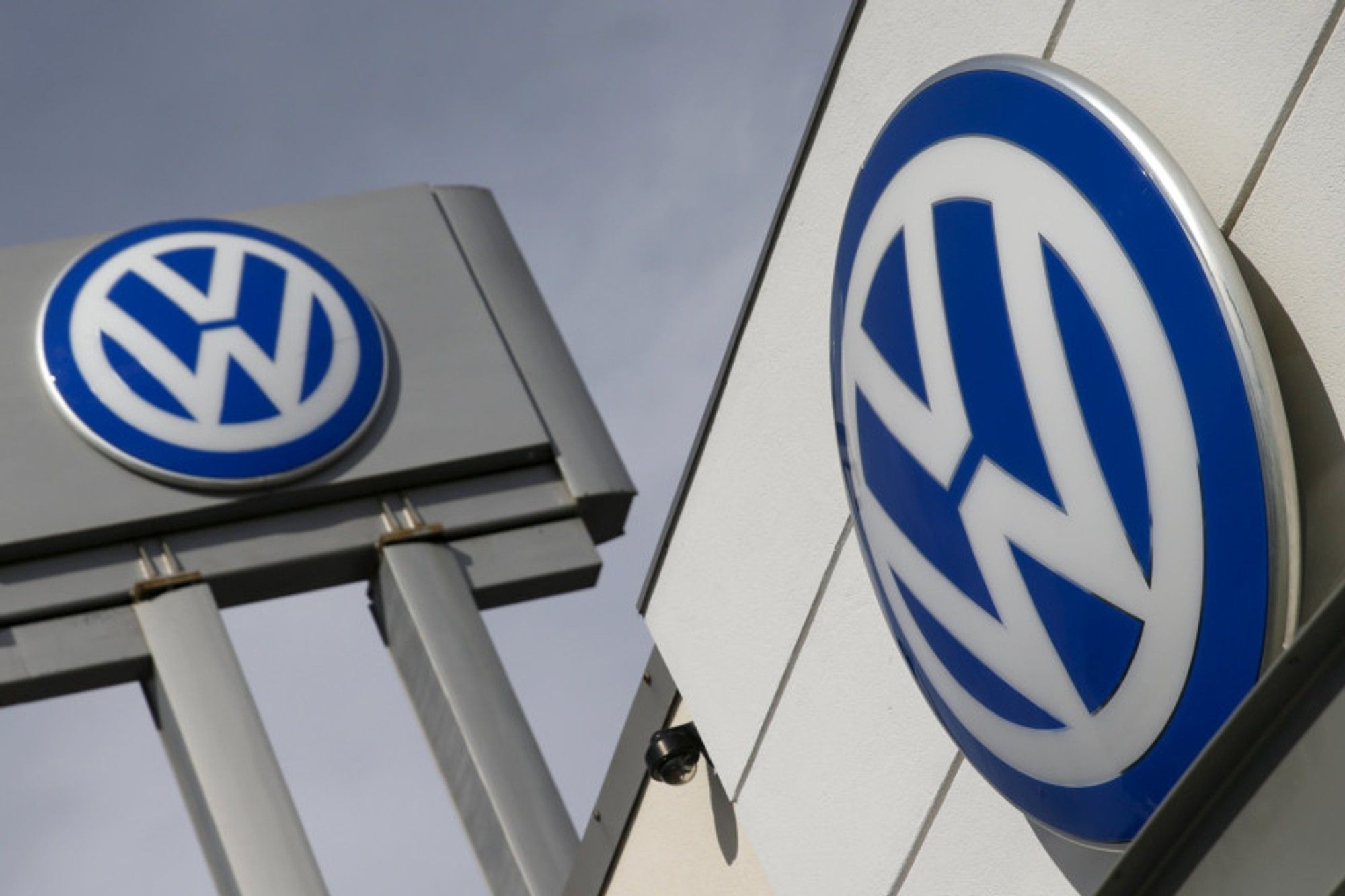Around 20 000 VW workers agree to buyout amid overhaul