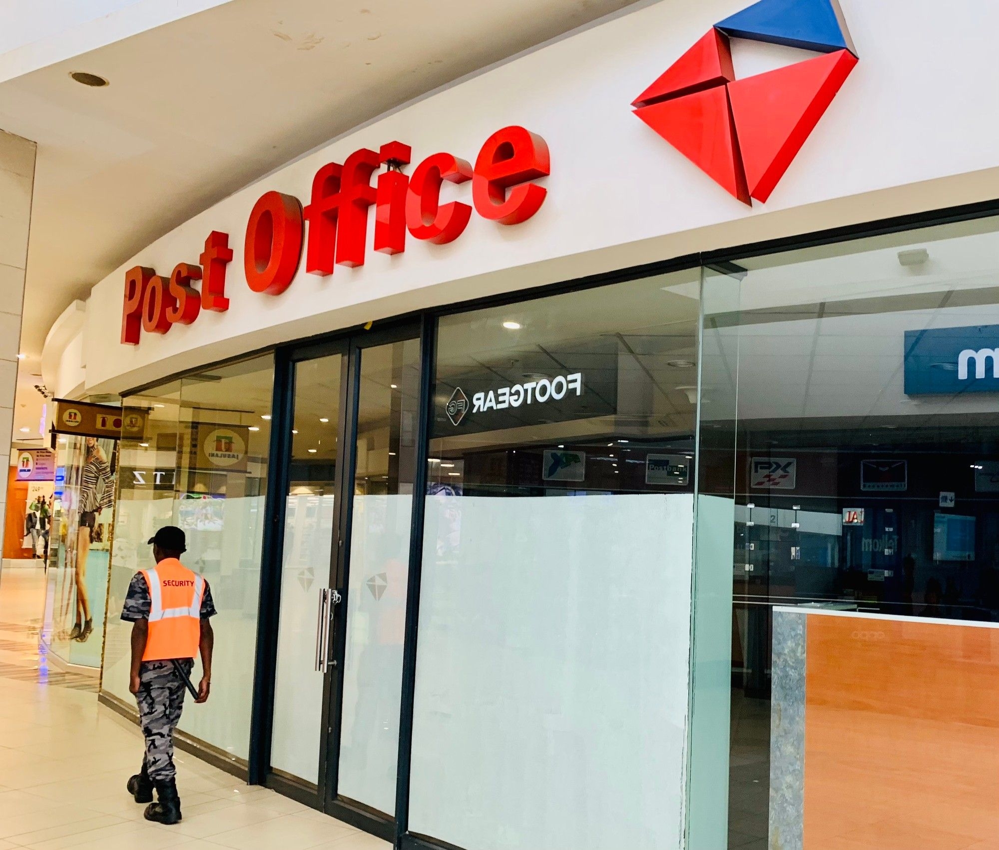 Government provides R381 million wage subsidy to South African Post Office amid financial crisis