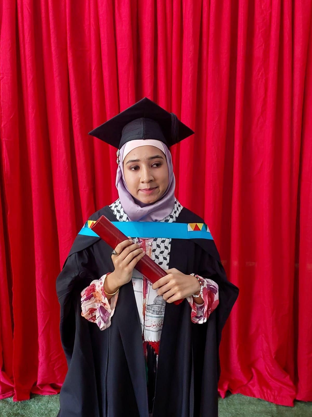 UKZN's Azraa Ebrahim graduates cum laude, overcoming challenges as a blind student