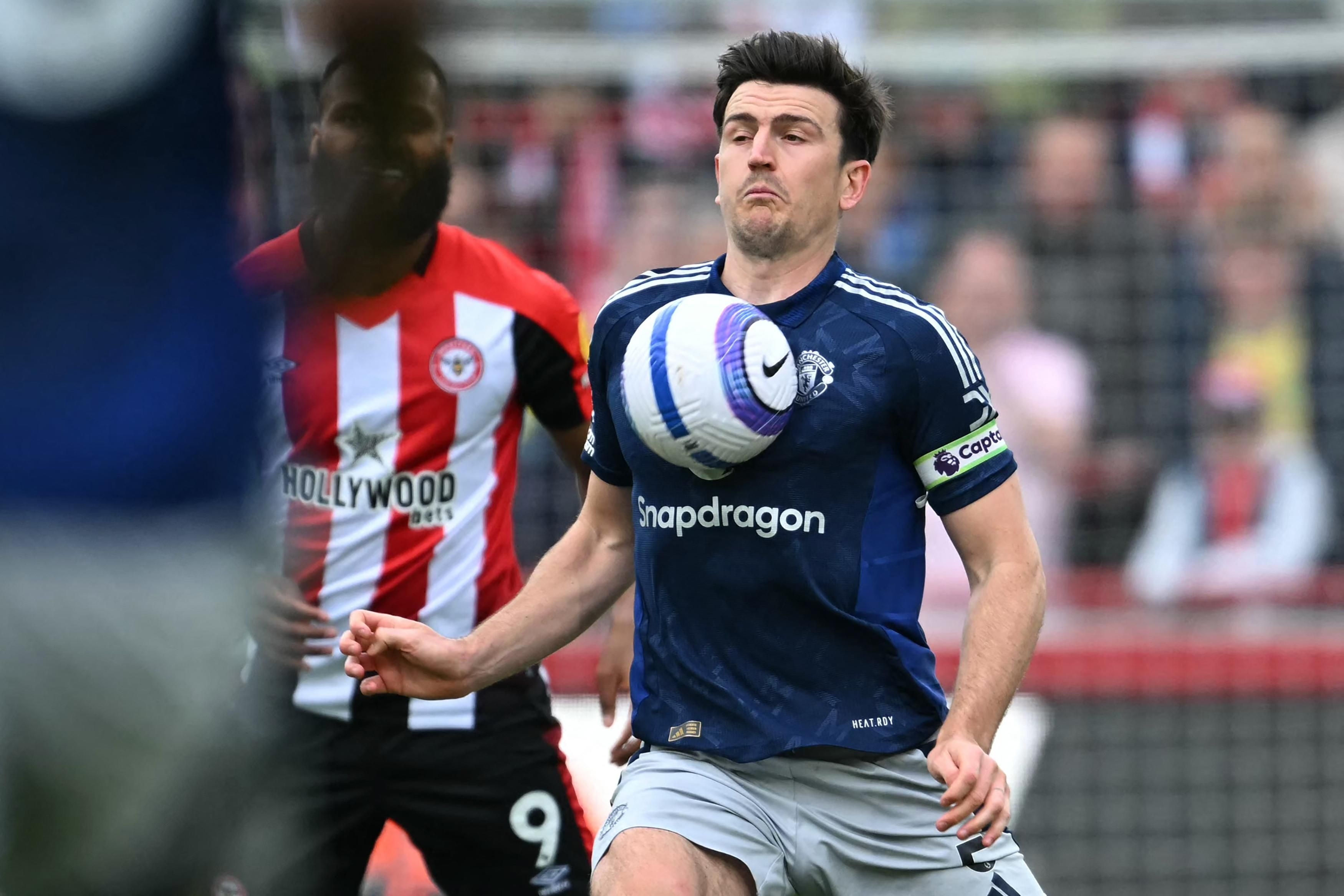 Manchester United youngsters crash at Brentford as Tottenham holds West Ham