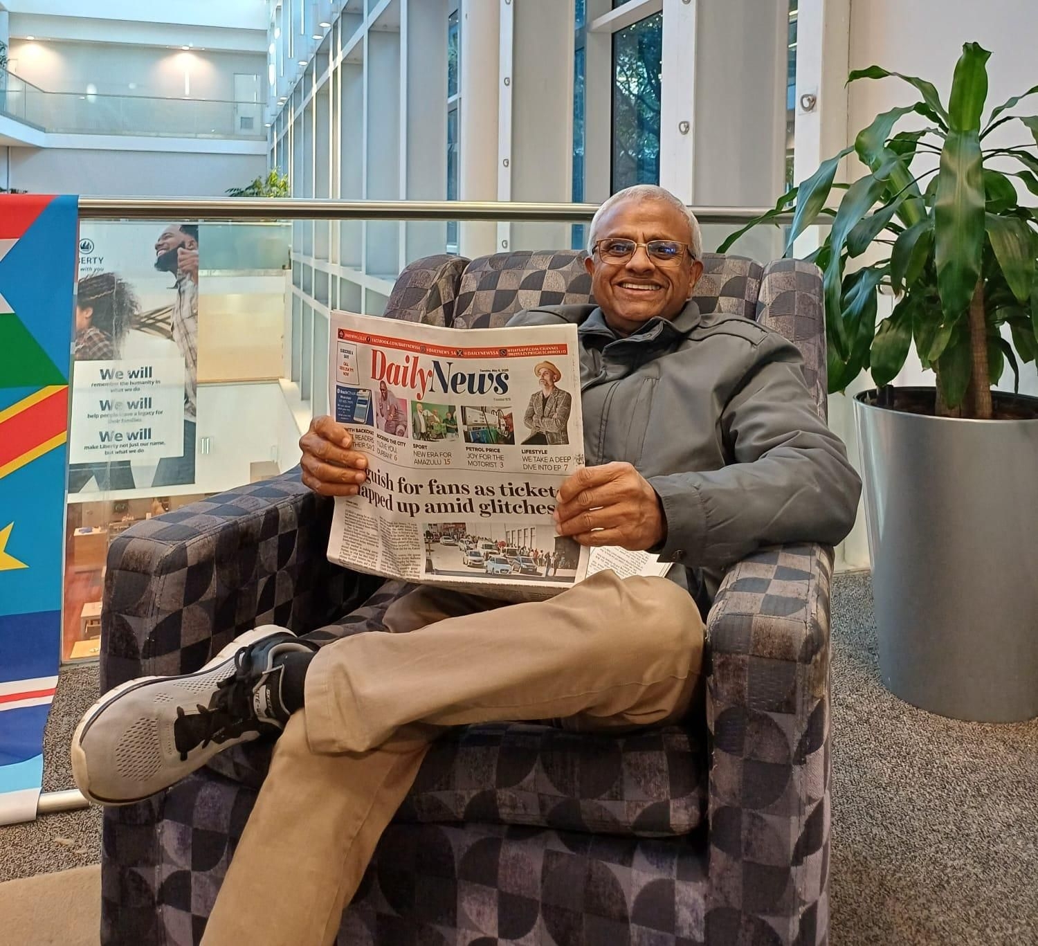 Pose, click and win with the Daily News