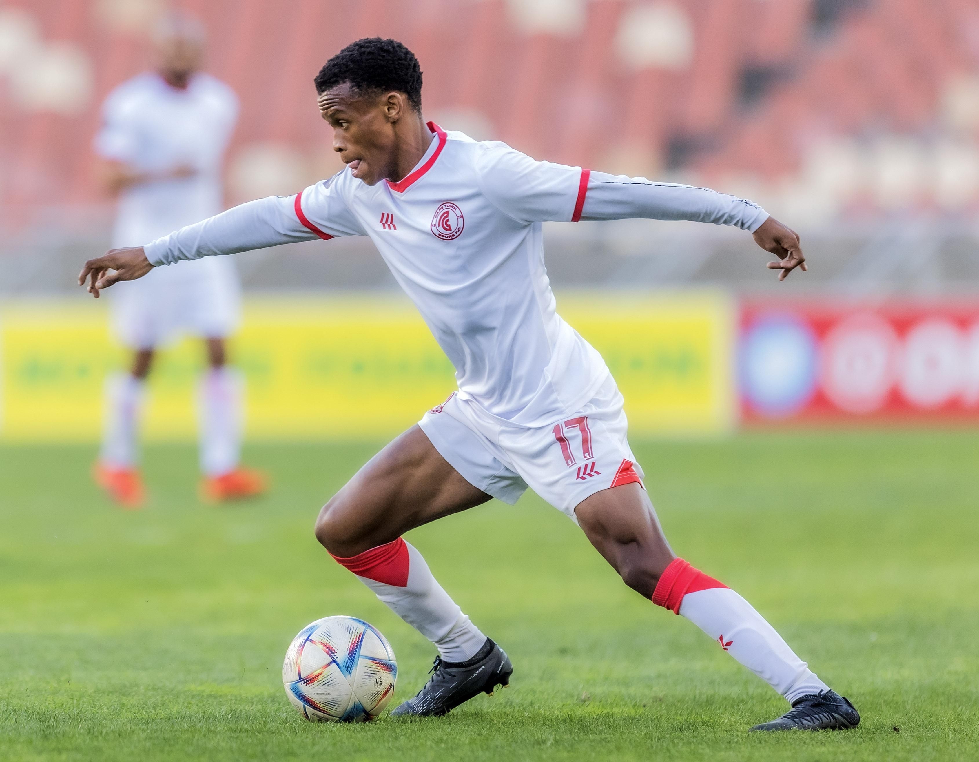 Kaizer Chiefs risk missing out on Asenele Velebayi and Luke Baartman