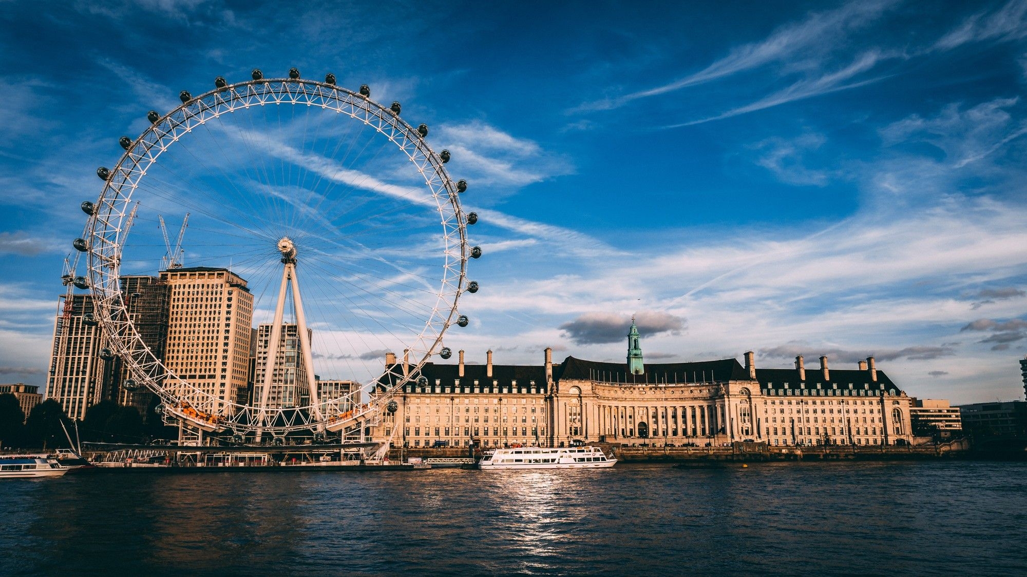 Hundreds trapped in London Eye during breakdown on hottest May Day in UK history