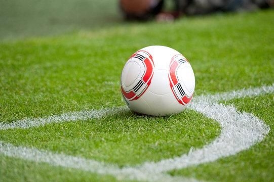 Dutch girl footballers tackle crippling knee injuries